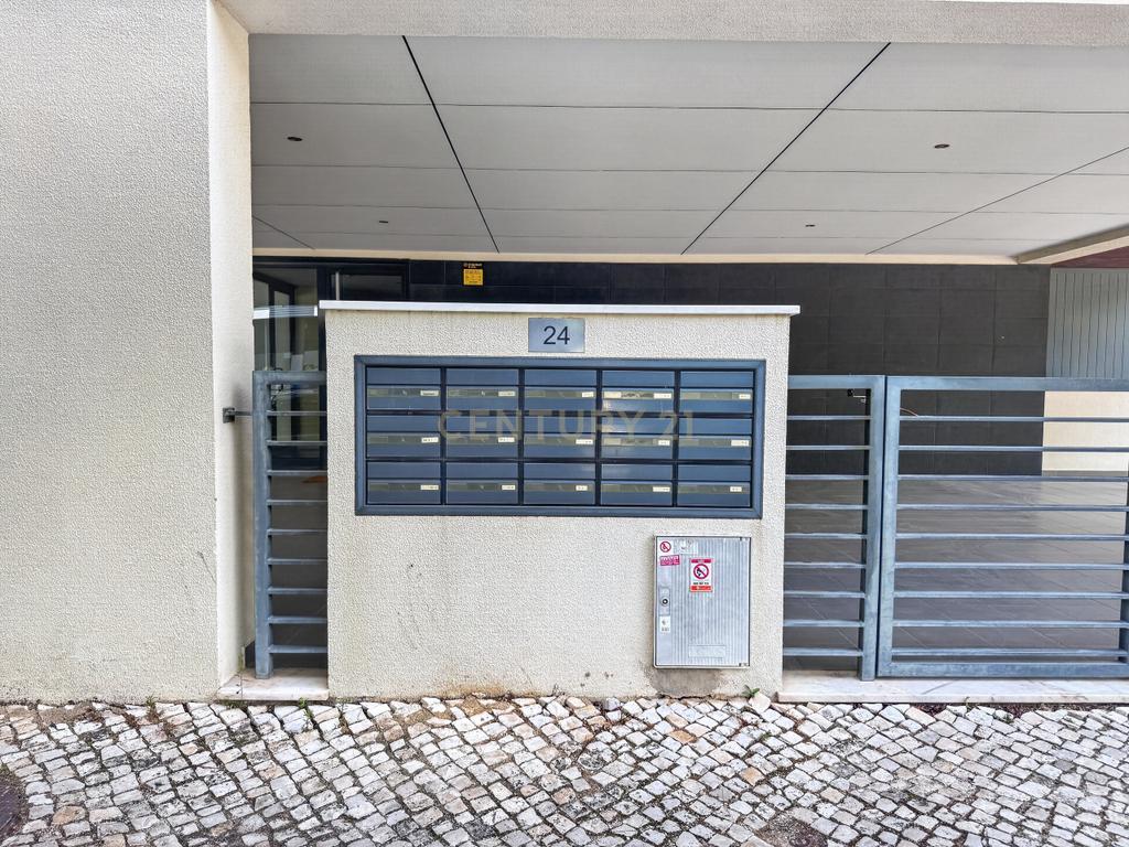 Apartamento T3 com estacionamento e vista desafogada sobre o rio | Sobralinho – Alverca - Image 26