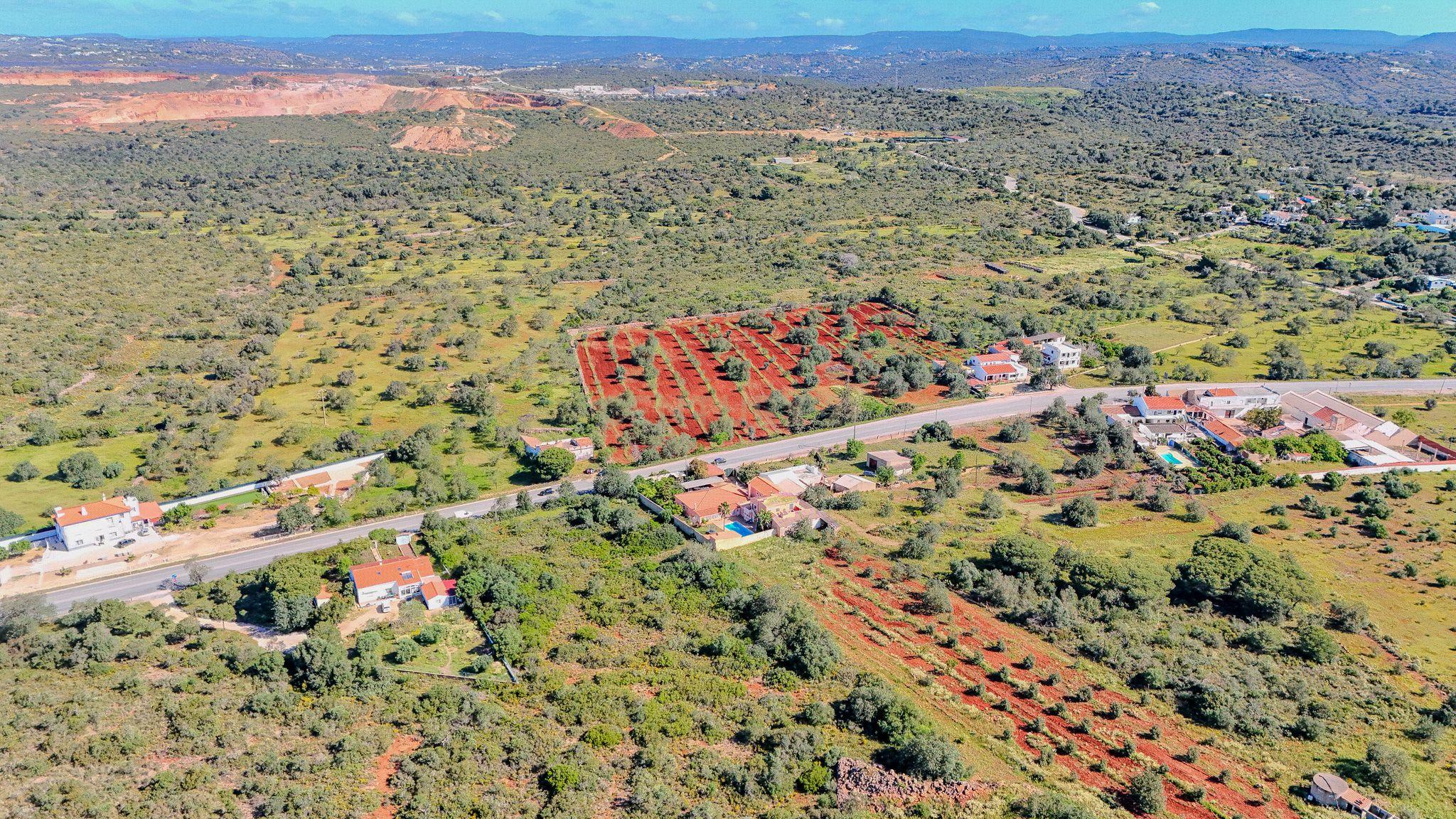 Terreno com Localização Estratégica e Acesso Direto à N125 – Albufeira - Image 9