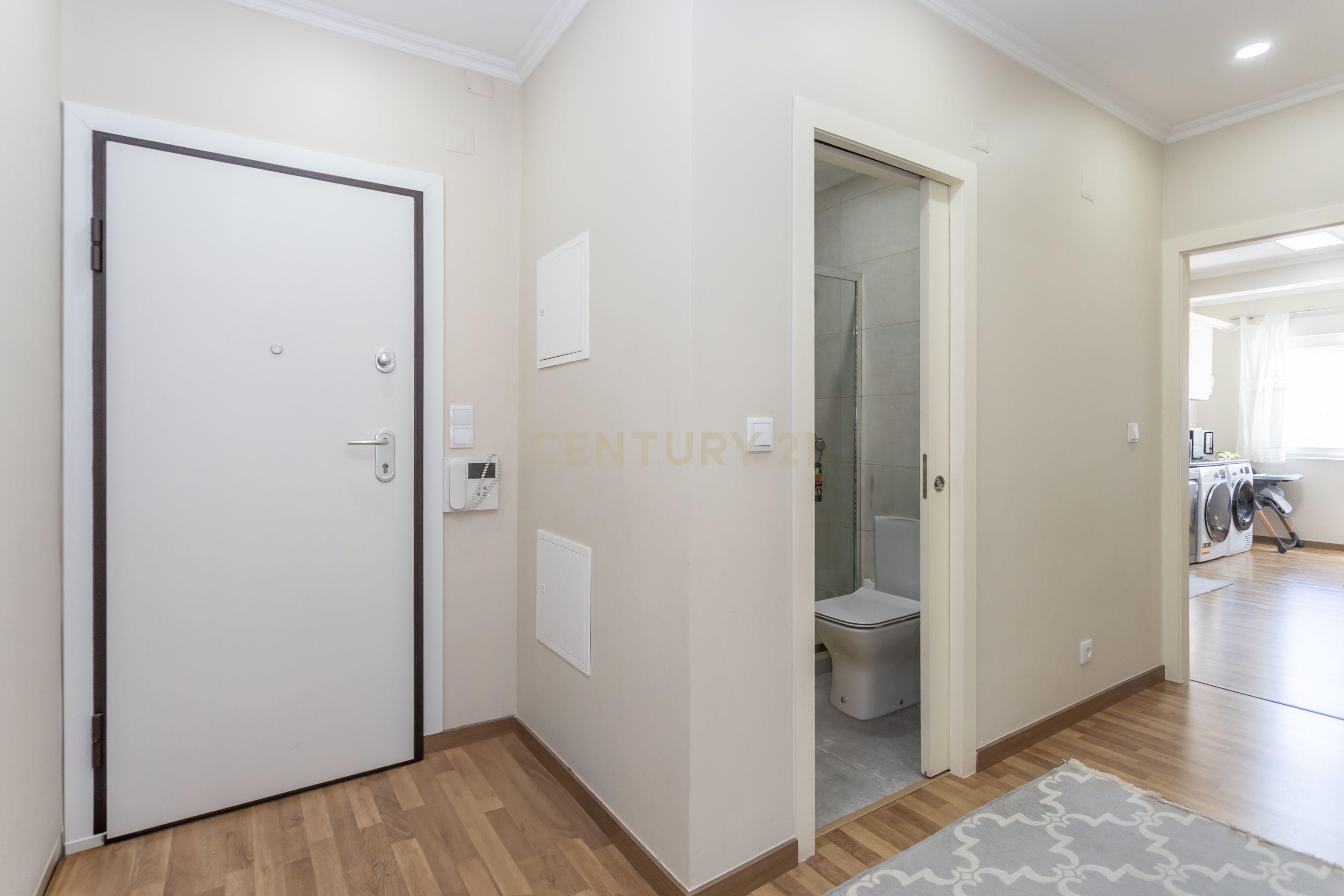 Fantástico T3 totalmente remodelado à venda em Corroios - Miratejo - Image 2