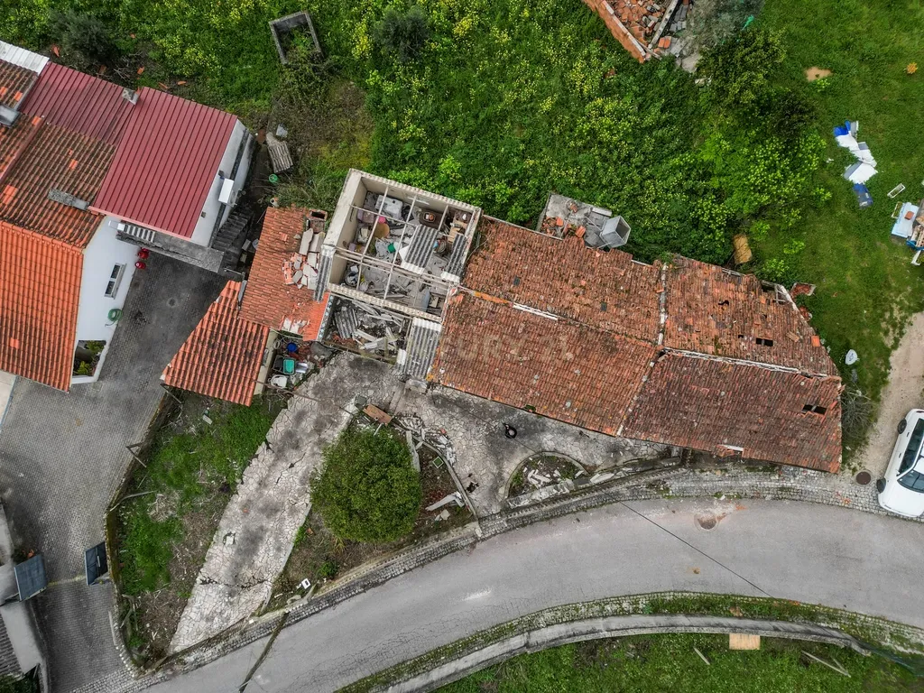 Moradia T4 com Garagem e Quintal em Chão de Couce – Oportunidade com Potencial em Ansião - Image 28