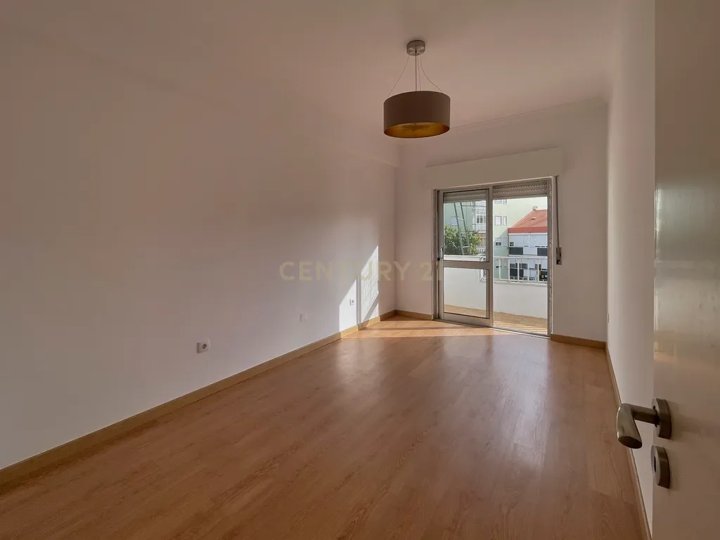 T2 para Arrendamento em Corroios – Conforto, Modernidade e Localização Privilegiada - Image 18
