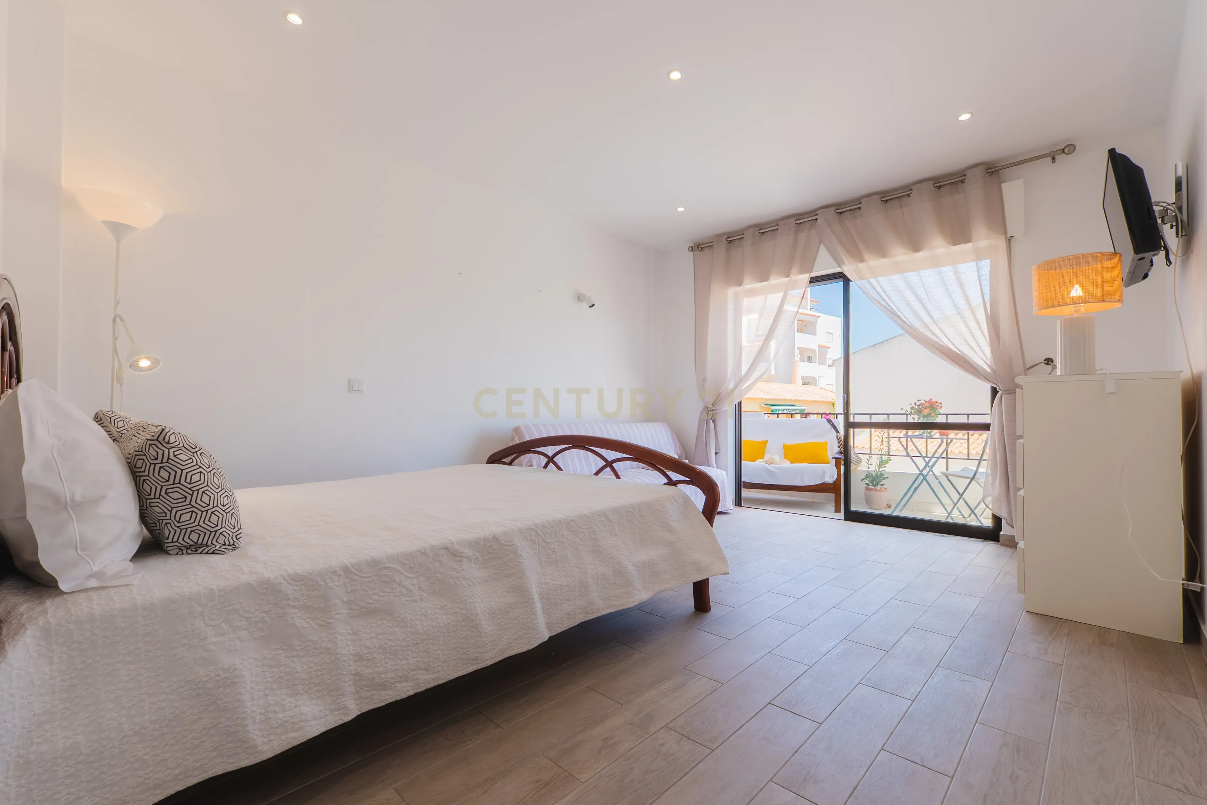Fotografia 10 de Apartamento renovado com Piscina, Garagem, com varandas, perto da praia em Alvor