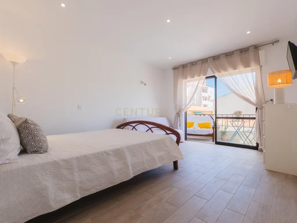 Apartamento renovado com Piscina, Garagem, com varandas, perto da praia em Alvor - Image 10