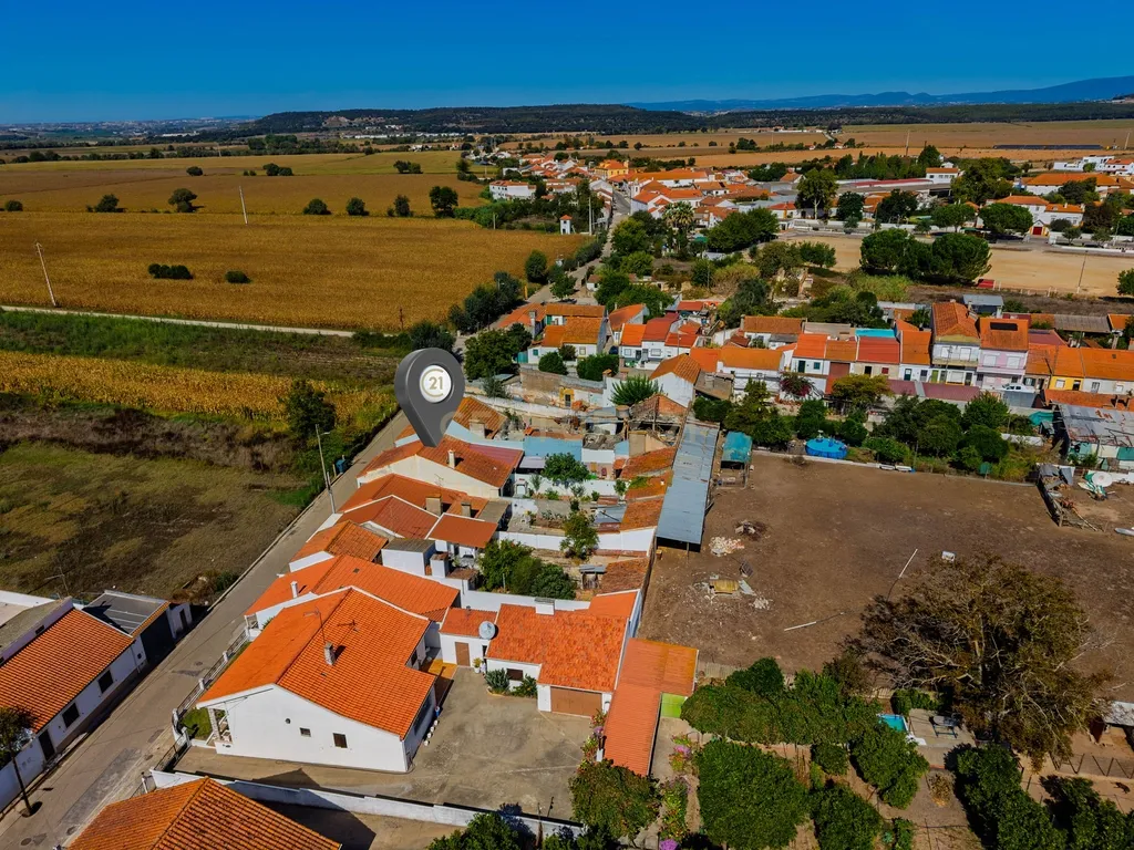 Moradia T3 com Quintal e Churrasqueira em Pombalinho, Santarém - Image 2