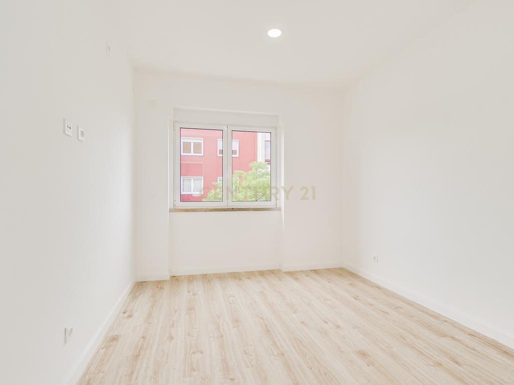 Apartamento T2 Remodelado na Prestigiada Avenida Jaime Cortesão em Setúbal – Próximo da Zona Ribeirinha - Image 6