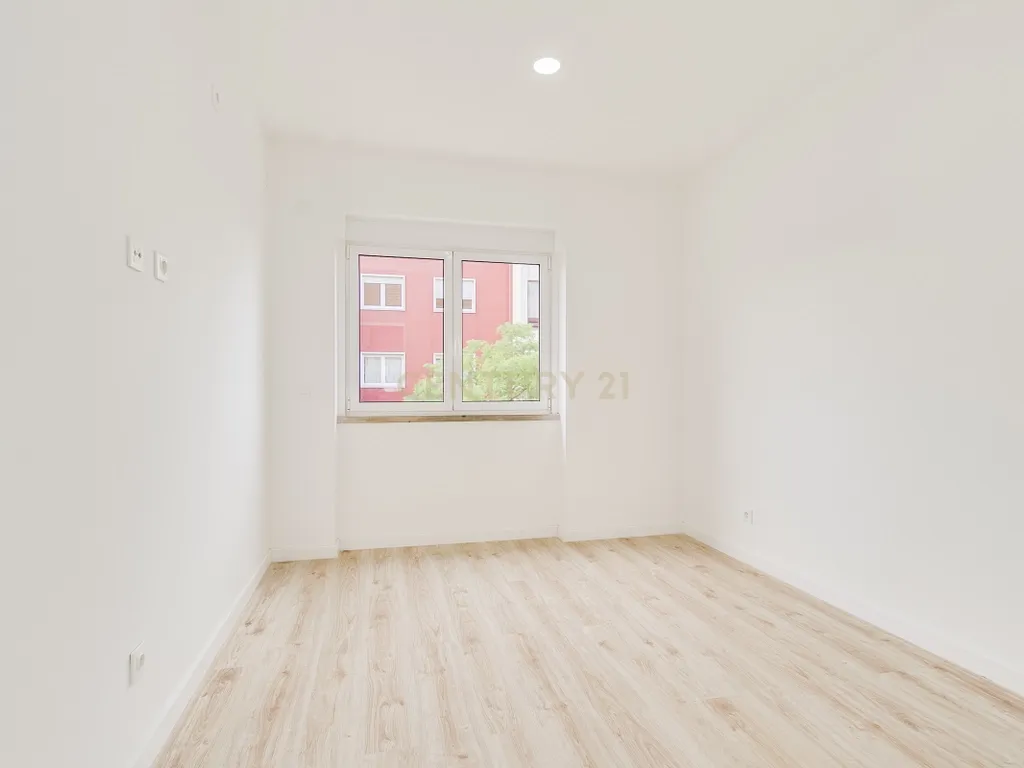 Apartamento T2 Remodelado na Prestigiada Avenida Jaime Cortesão em Setúbal – Próximo da Zona Ribeirinha - Image 6