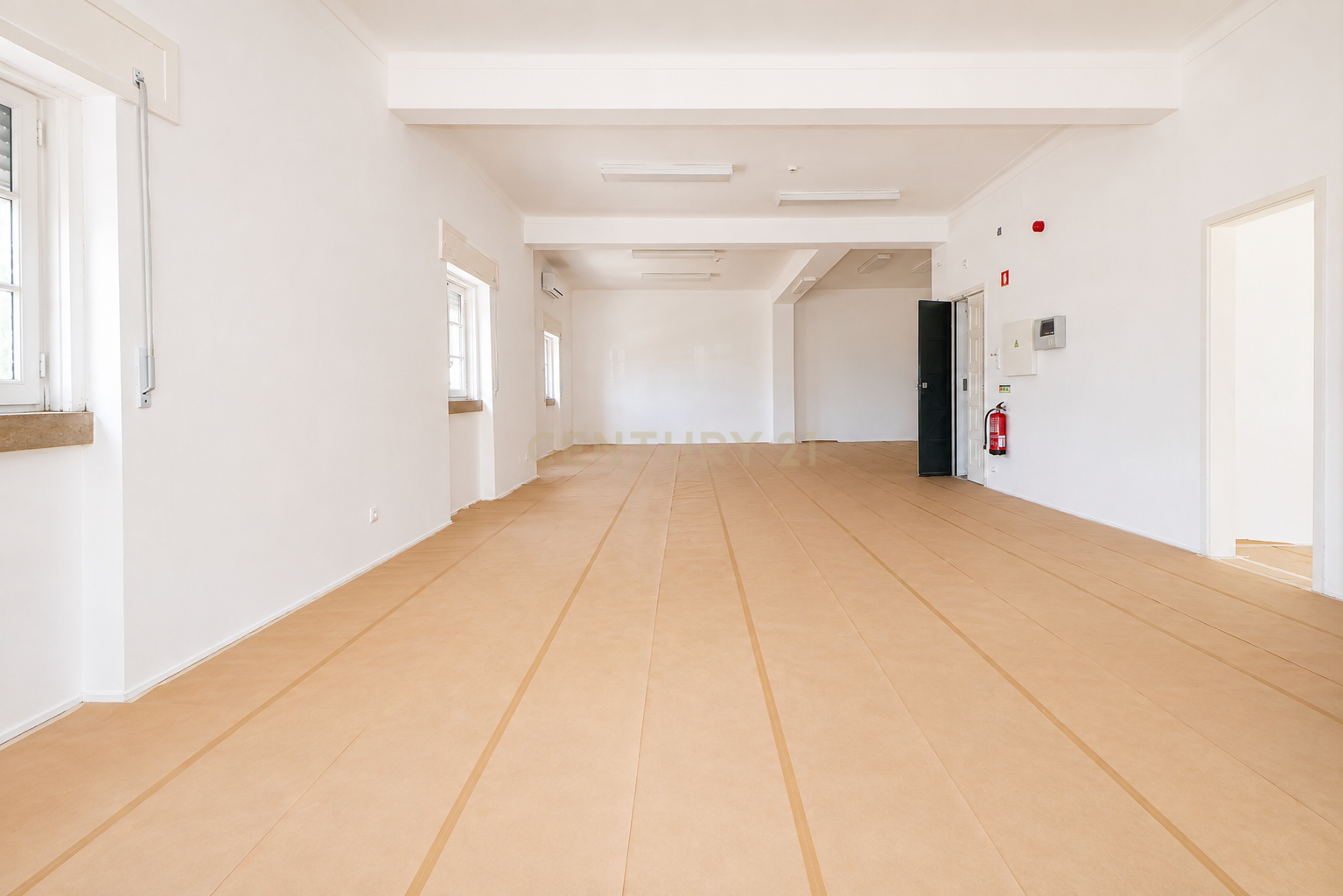 Fotografia 11 de Espaço comercial para arrendamento privilegiado para empresas / escritórios no centro da cidade de Setúbal