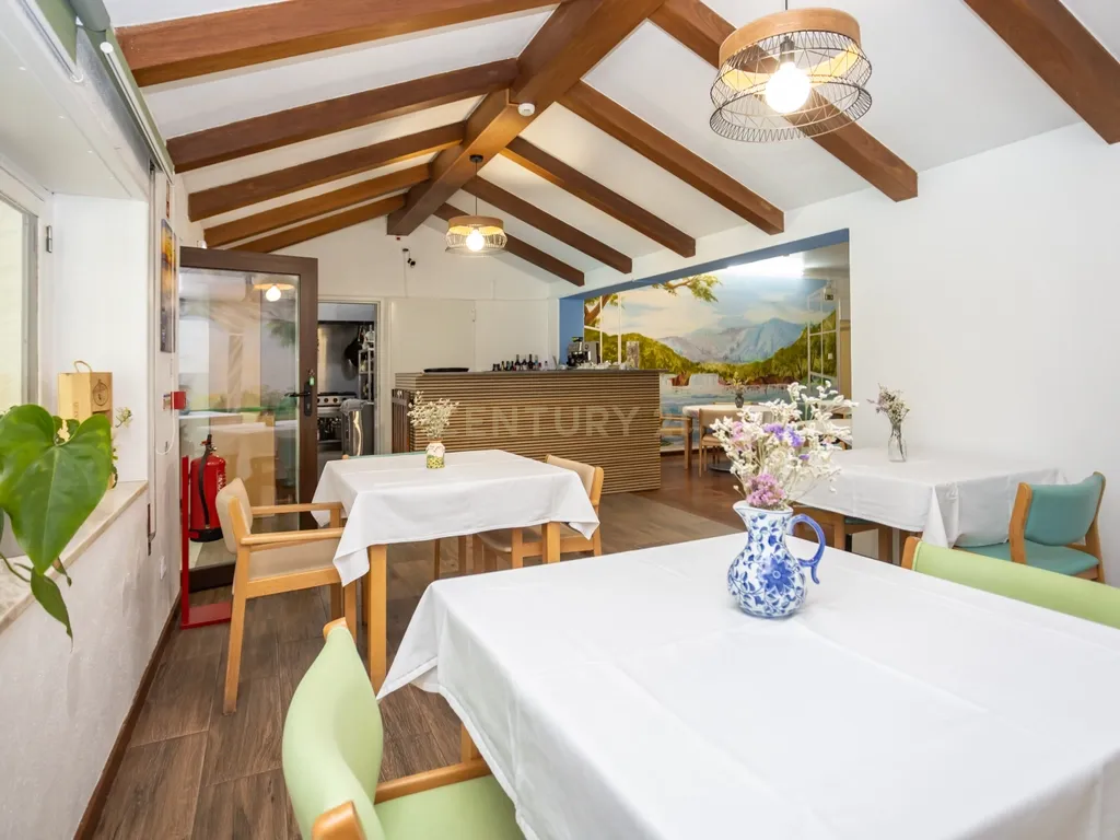 Fantástica Moradia Versátil com Piscina e Jardim, junto a serra da Arrábida – Setúbal - Image 17