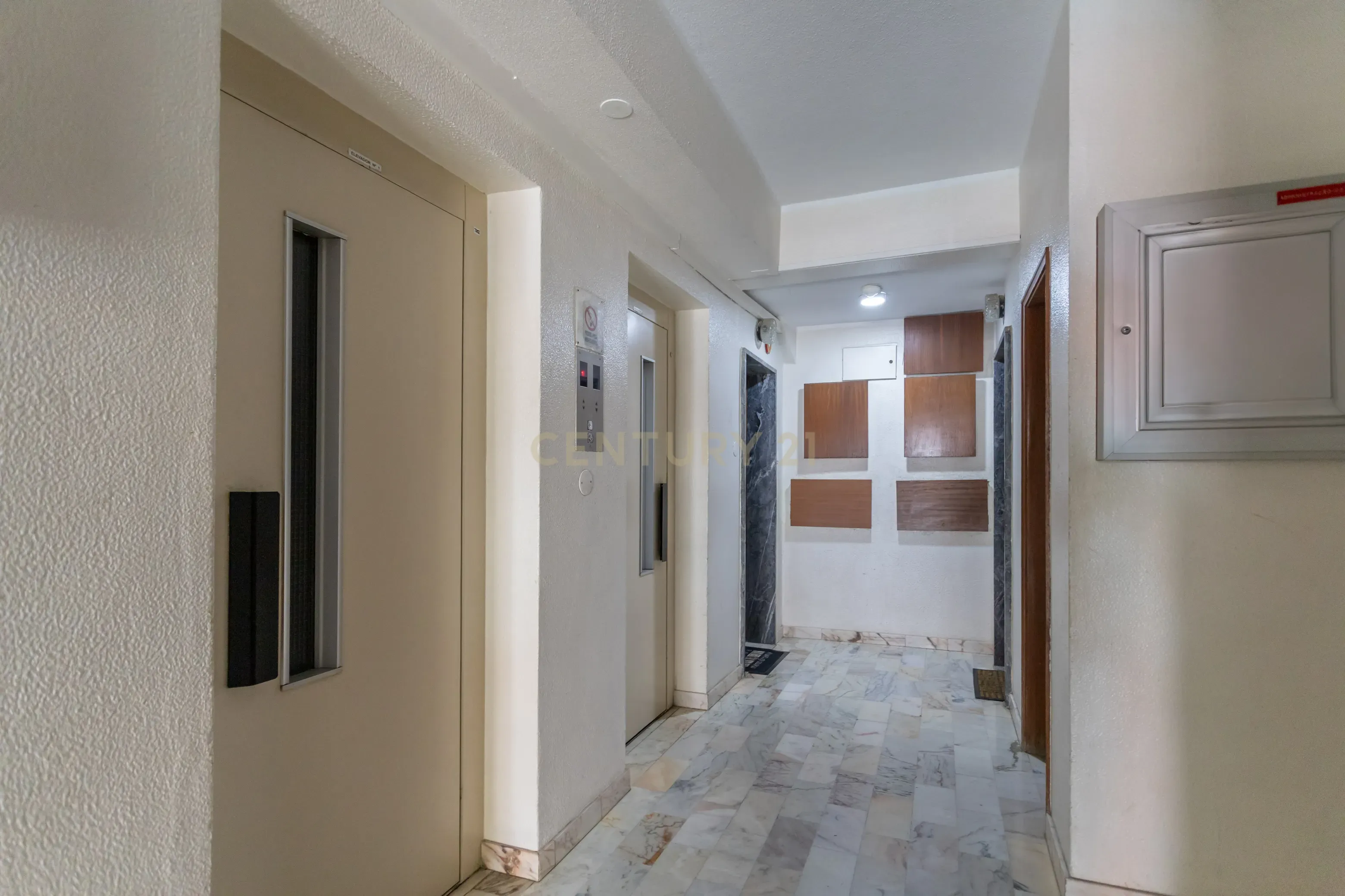 Fantástico T3 totalmente remodelado à venda em Corroios - Miratejo - Image 32