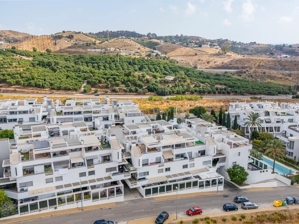 🌅 Charmosa Penthouse com Grande Solário Privativo em La Cala de Mijas - Image 46