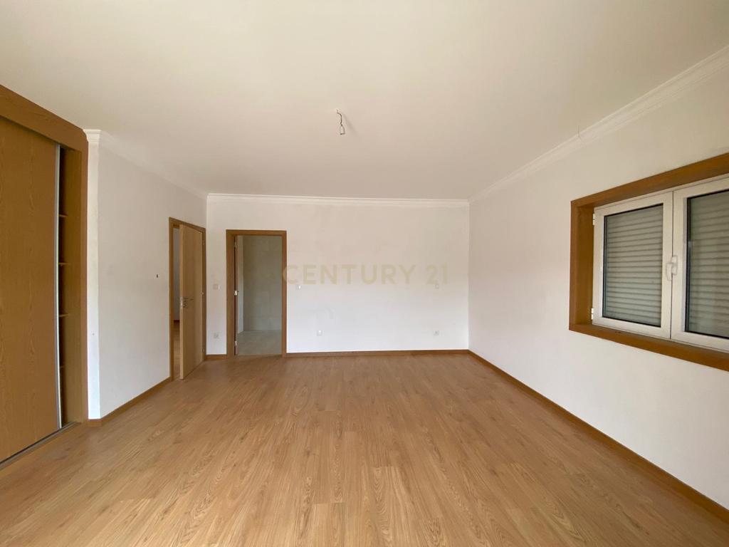 Moradia T4 em Mirandela com Vista Panorâmica - Image 18