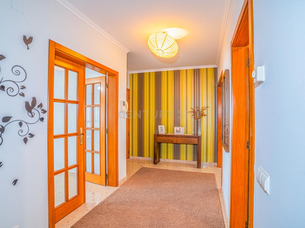Apartamento T3 com garagem - Cidade Nova, Caldas da Rainha - Image 2