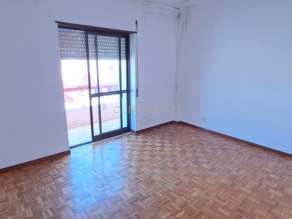 Apartamento T4 Duplex com 133m2 Montijo. - Image 9