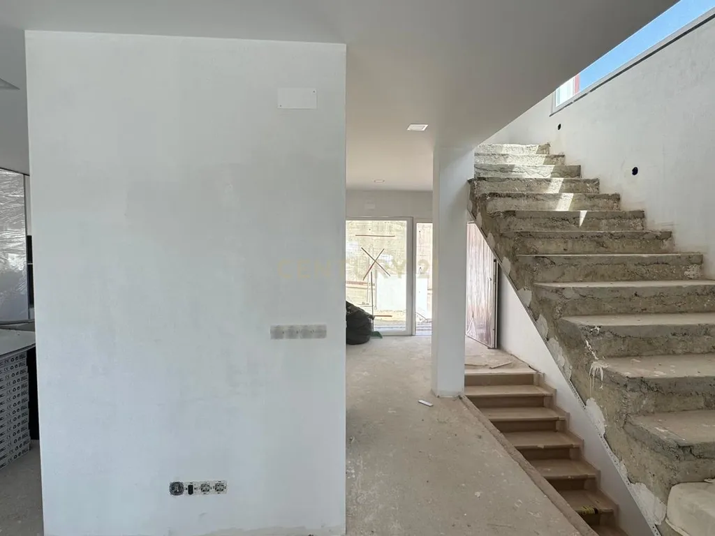 Construção NOVA Moradia T3 no Sabugo em Almargem do Bispo - Em Fase Final de Construção - Image 10