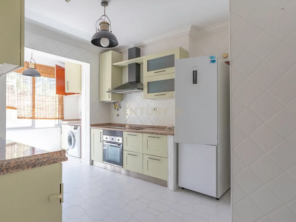 Apartamento T3 com Vista Mar em Oeiras - Image 35