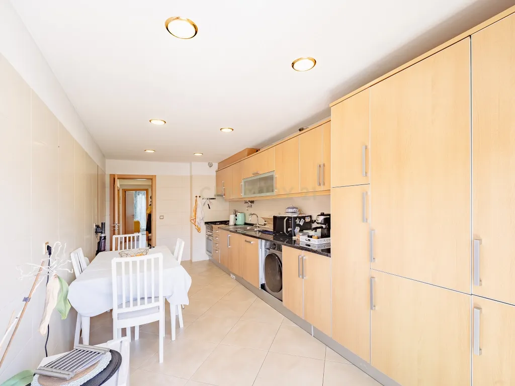 Moderno Apartamento T2 em Amora, Seixal - Image 13
