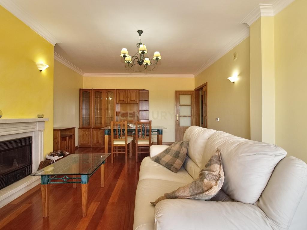 Apartamento T2 Mobilado, com Suíte, Varanda e Elevador em Caparide – São Domingos de Rana - Image 11