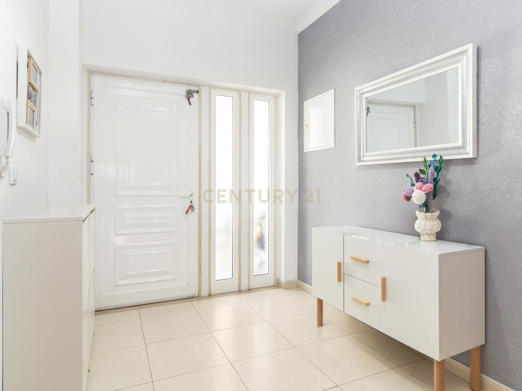 Moradia T3 com Piscina e Excelentes Áreas nos Foros de Amora - Image 6