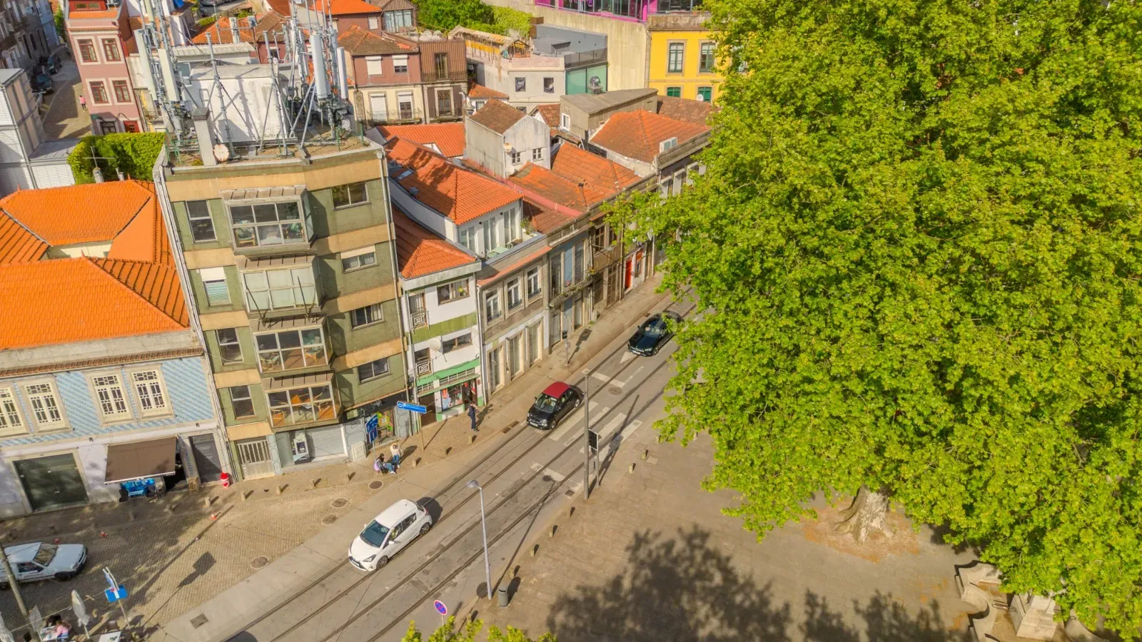 Edifício com espectacular vista sobre o Douro, em Massarelos, Porto