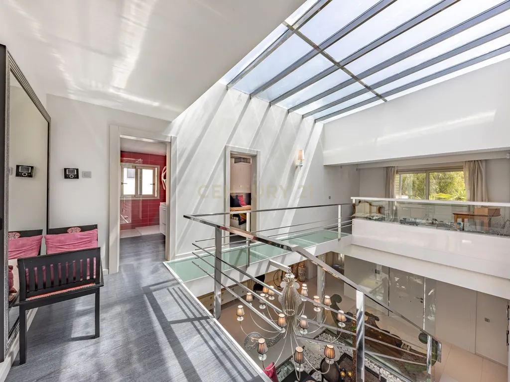 Villa de Design em Segunda Linha de Mar em Sitges com Mobiliário de Marcas de Luxo - Image 38