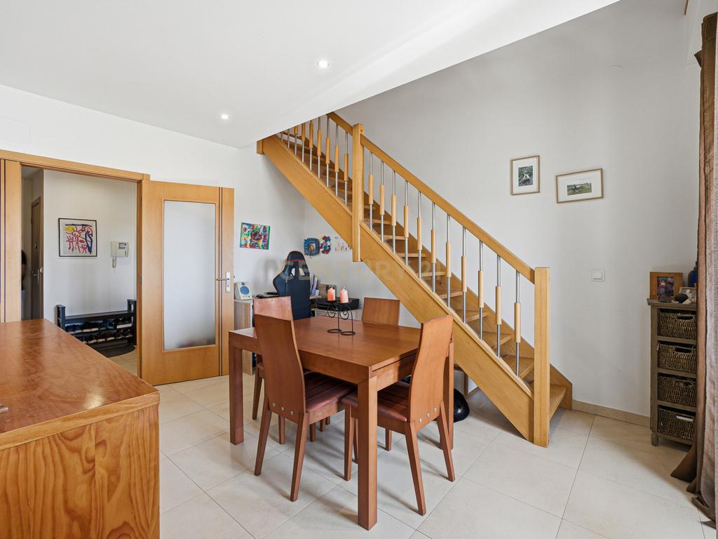 Apartamento T3 Duplex Samouco | Box para 2 Viaturas | Elevador - Image 33