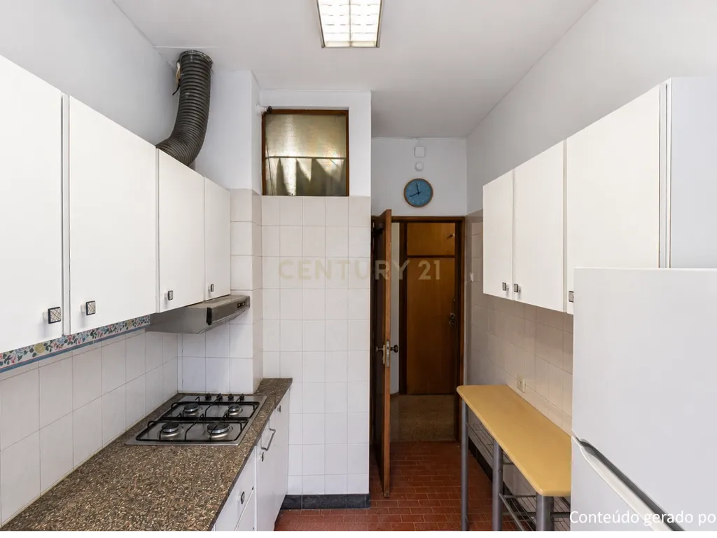 T2+1 com varanda e excelente localização junto à Quinta do Covelo | Paranhos - Image 7
