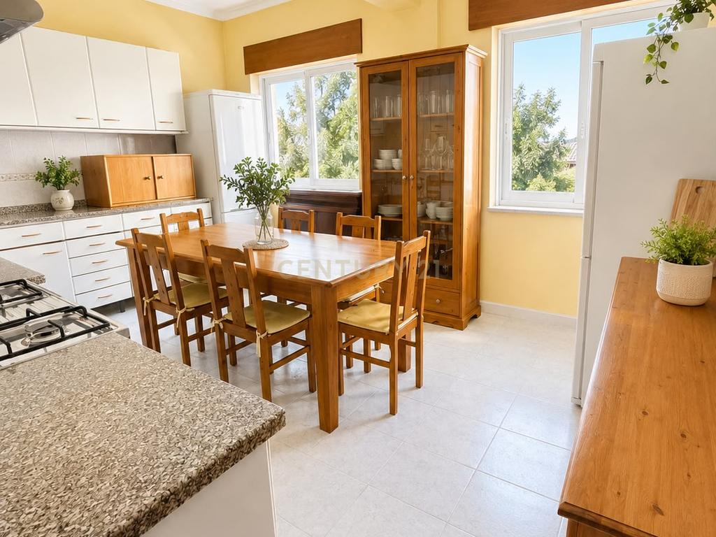 Apartamento T2 na Amora - Image 1