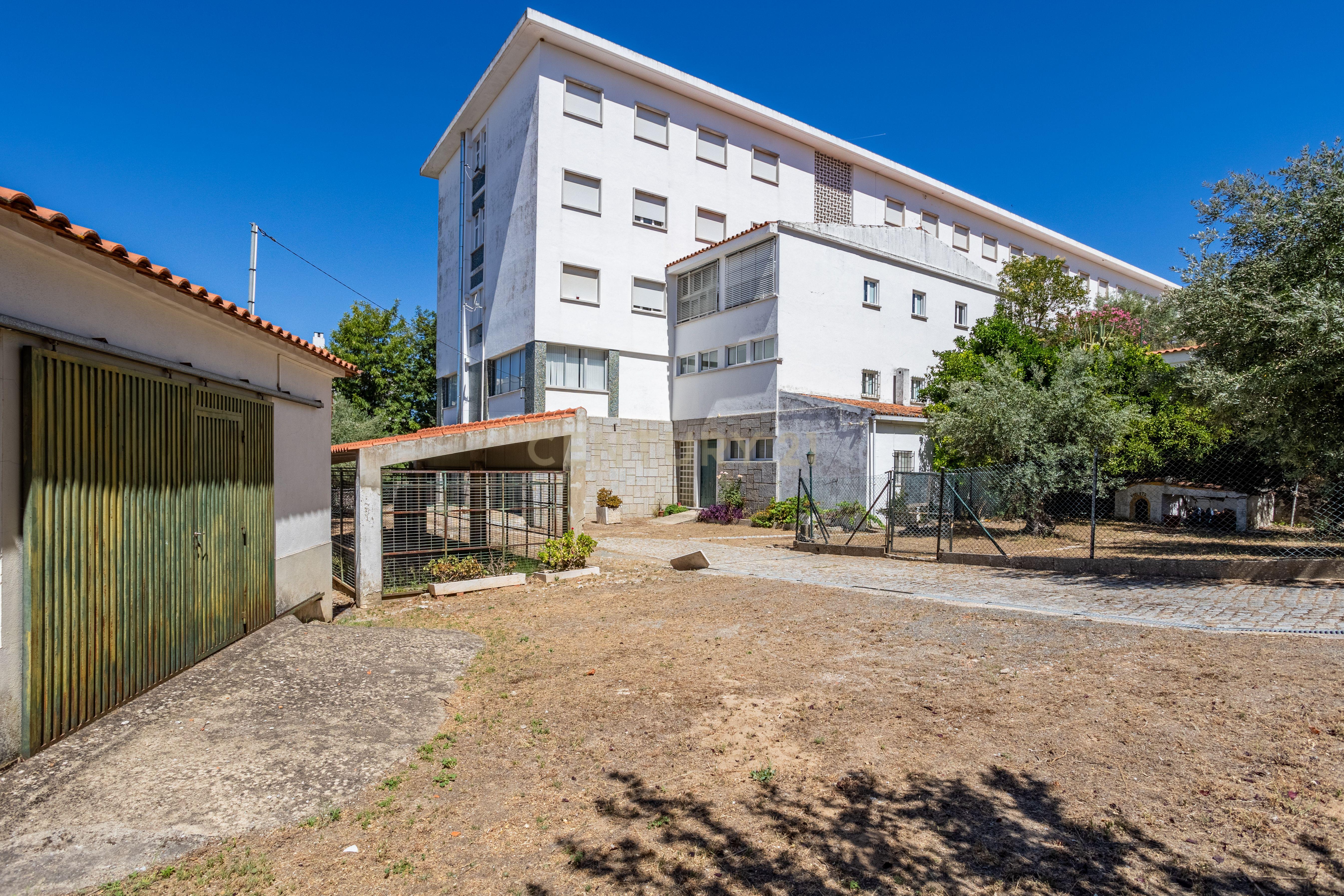 Prédio no Centro de Portalegre para investimento - Image 45