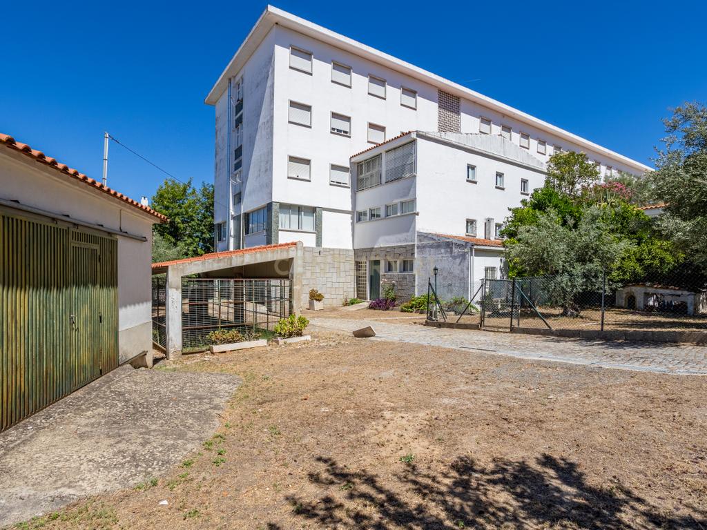 Prédio no Centro de Portalegre para investimento - Image 45