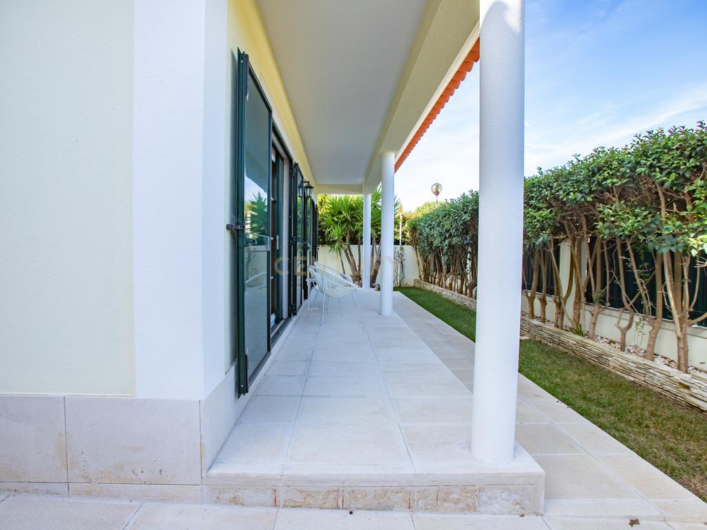 Moradia isolada na Areia , com 627 m2 de área total, piscina e jardim. - Image 30