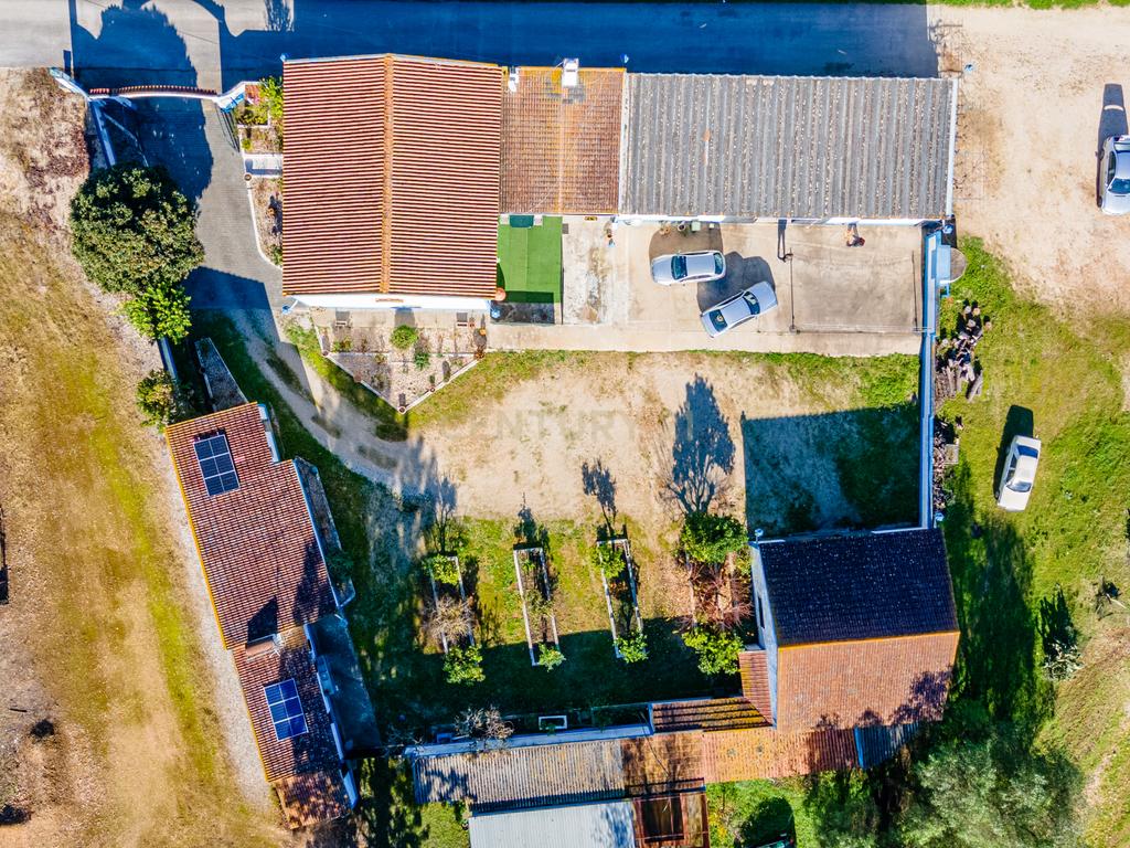 Quinta com 25.800M2 com moradia T6 em Casével, Santarém. - Image 44