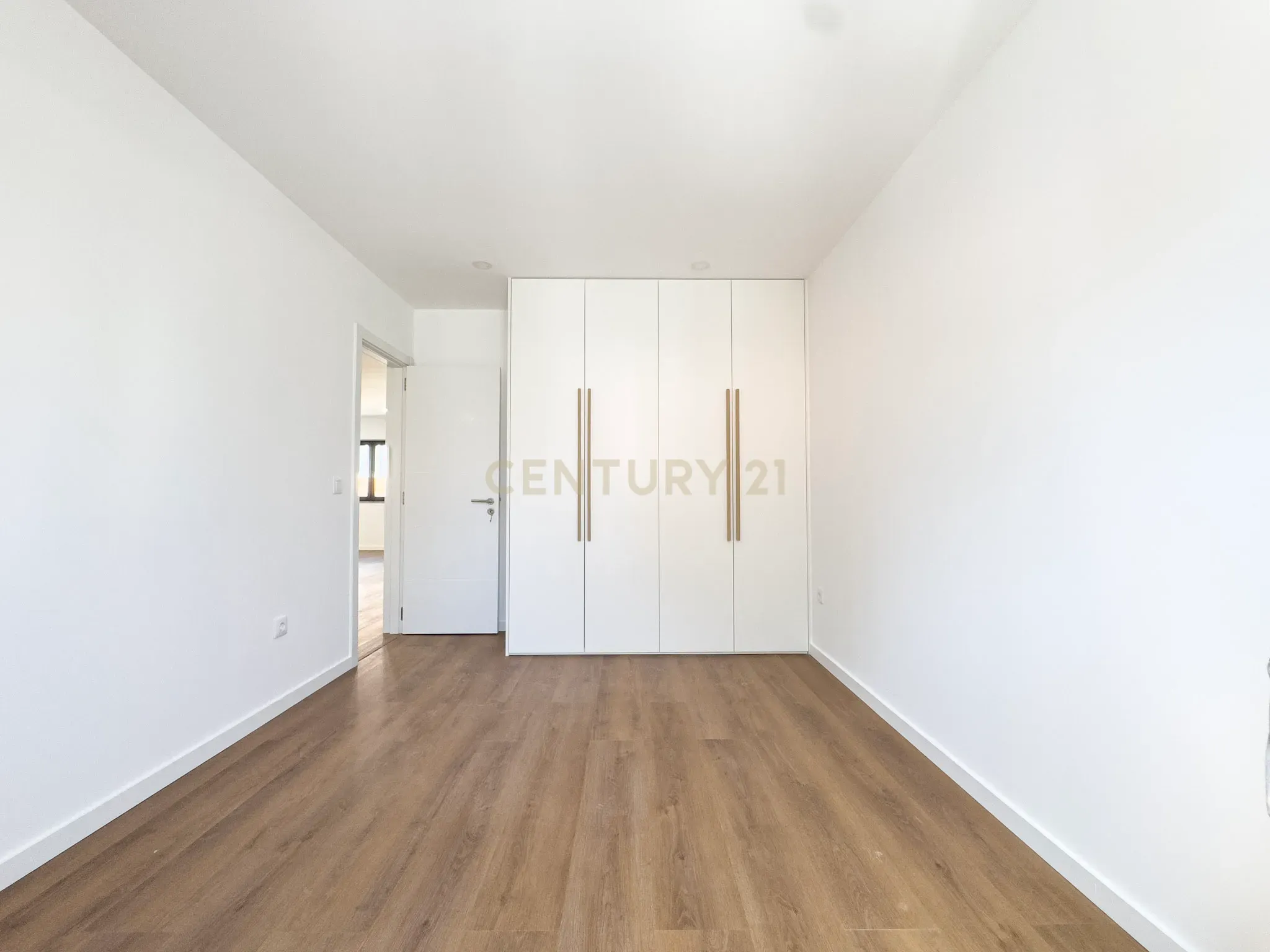 Fotografia 10 de Apartamento Duplex T5 Novo com Terraço na Cova da Piedade