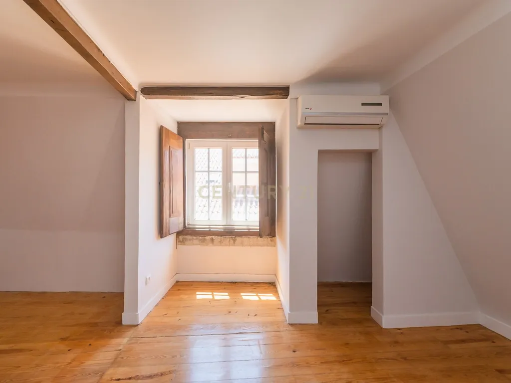 Excelente Apartamento T2 | Janelas Verdes - Image 28
