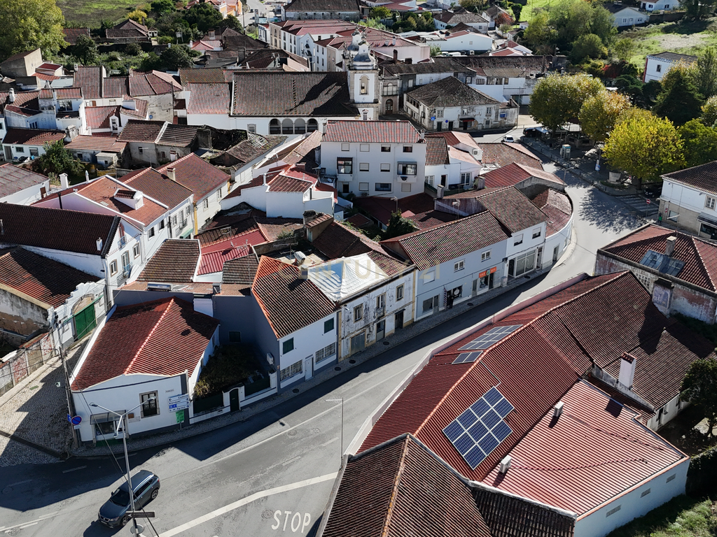 Imóvel comercial no centro da Merceana concelho de Alenquer, composto por dois pisos de 160 m² cada - Image 19