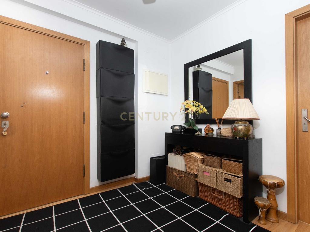 Apartamento T2 com Vista Panorâmica em Lisboa e um lugar de estacionamento na Rua Carlos Botelho - Lisboa  - Image 8