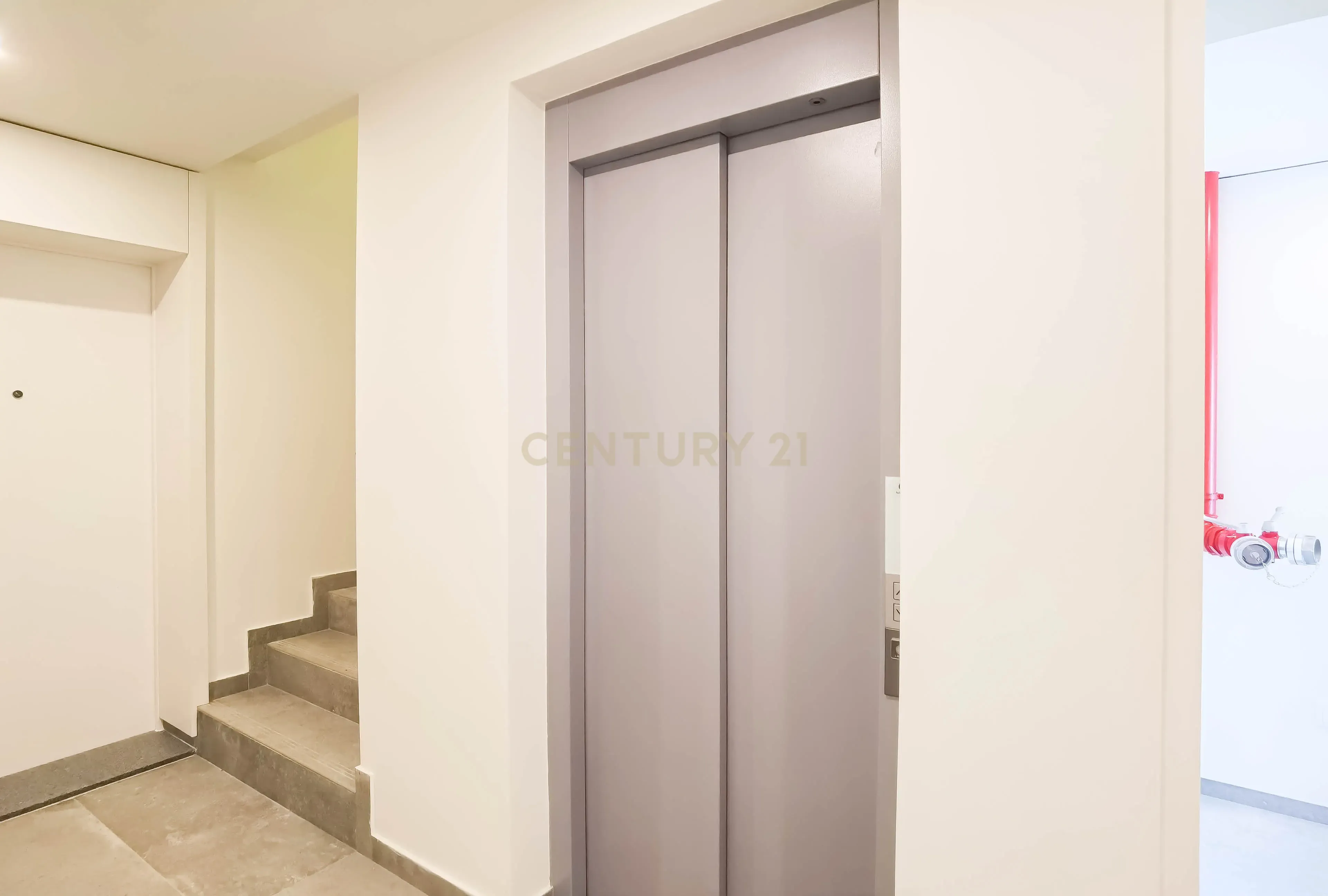 Apartamento T2+1 Duplex com Garagem, Arrumos e Amplas Varandas – Rua Aires Ornelas, Porto - Image 16