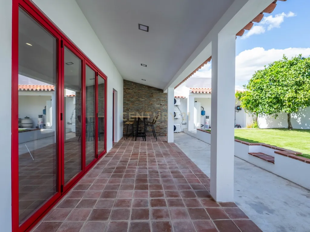 Moradia T2 Premium com Piscina, Suite e Acabamentos de Excelência - Image 28