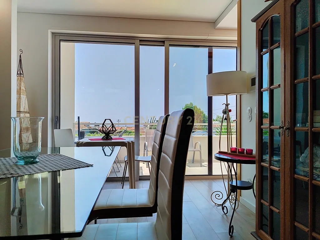 Apartamento revestido com capoto composto por 4 quartos com vistas para o mar em Viana do Castelo - Image 16