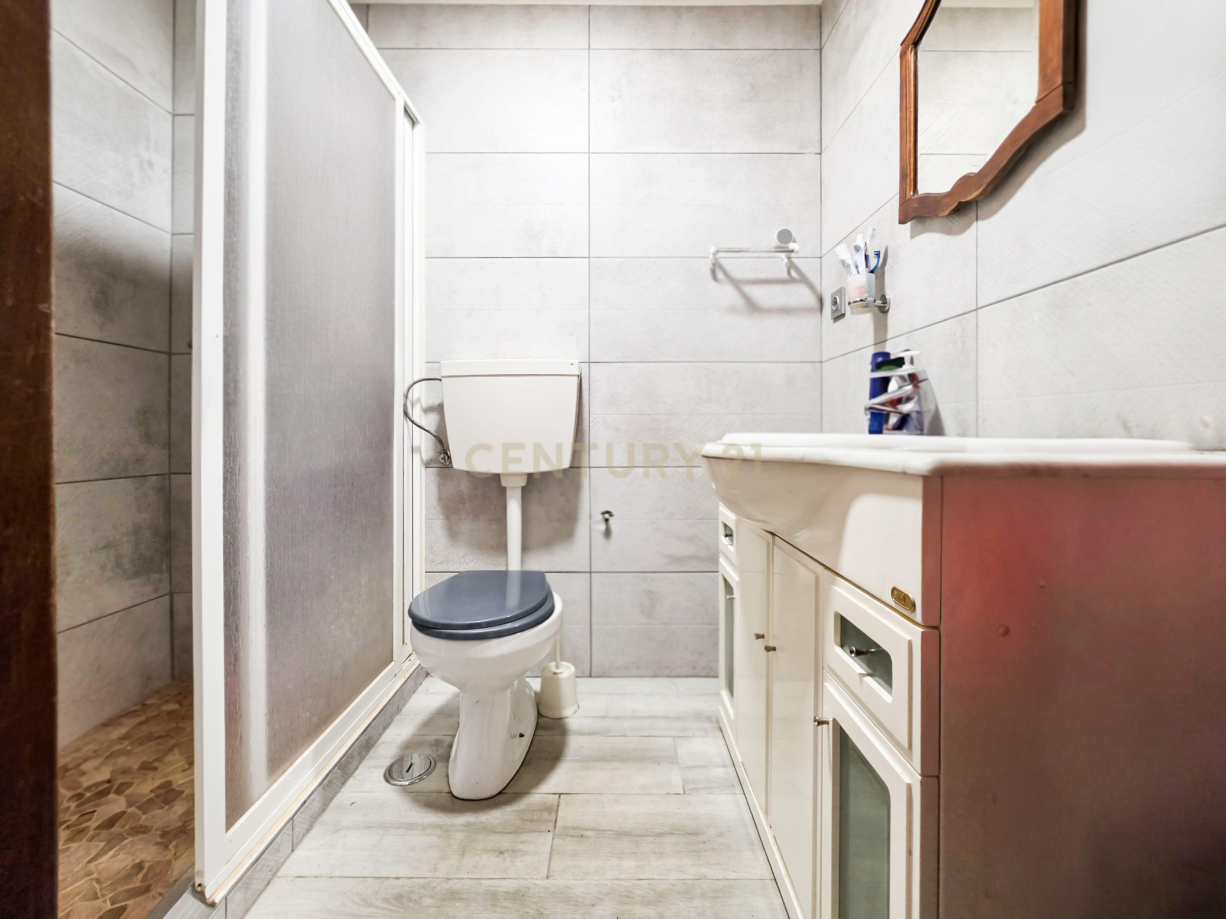 Fotografia 8 de Apartamento T1 com Varanda em Localização Central