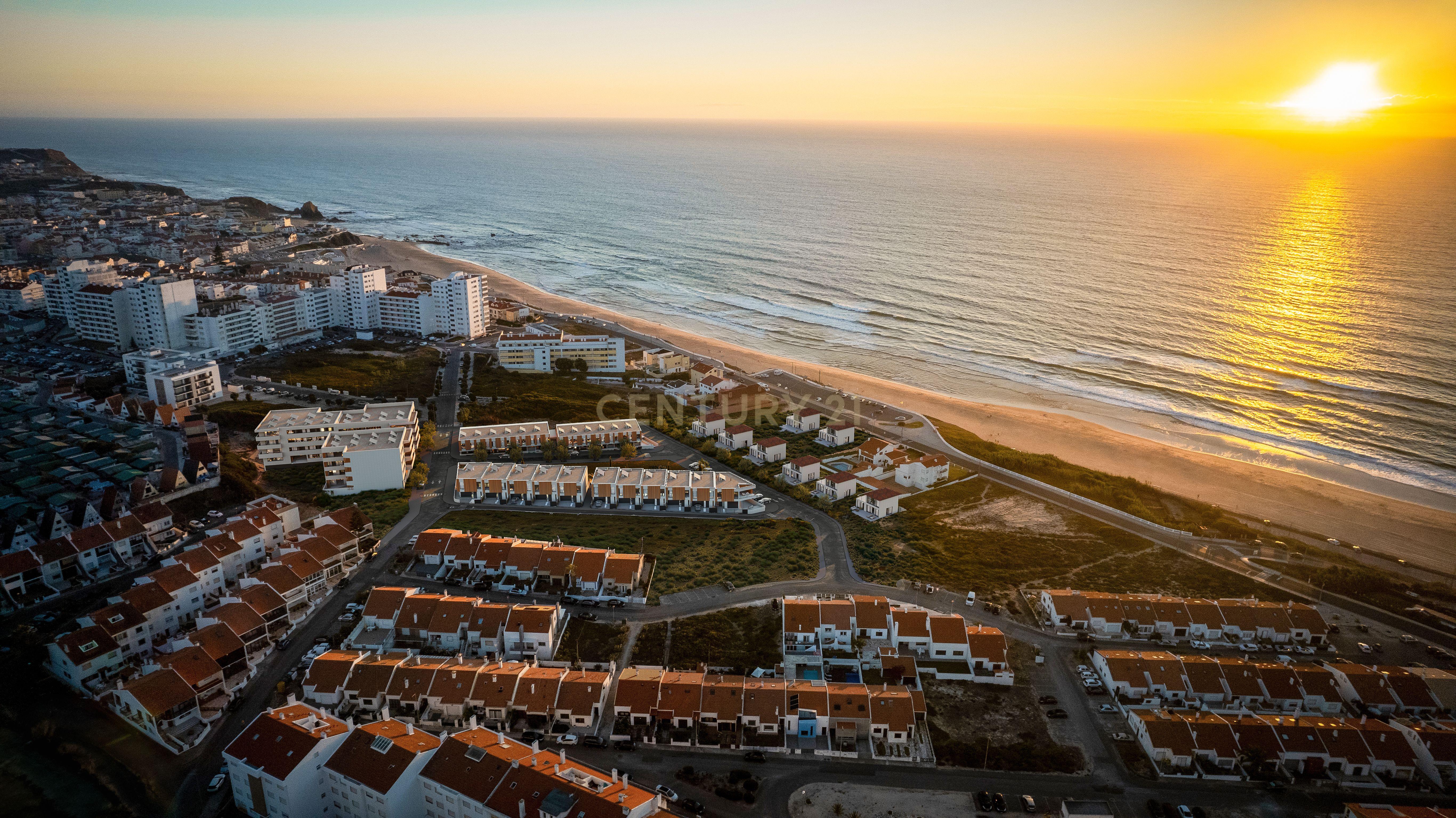 Fotografia 3 de Moradias com quatro quartos e piscina, junto ao mar e vistas deslumbrantes