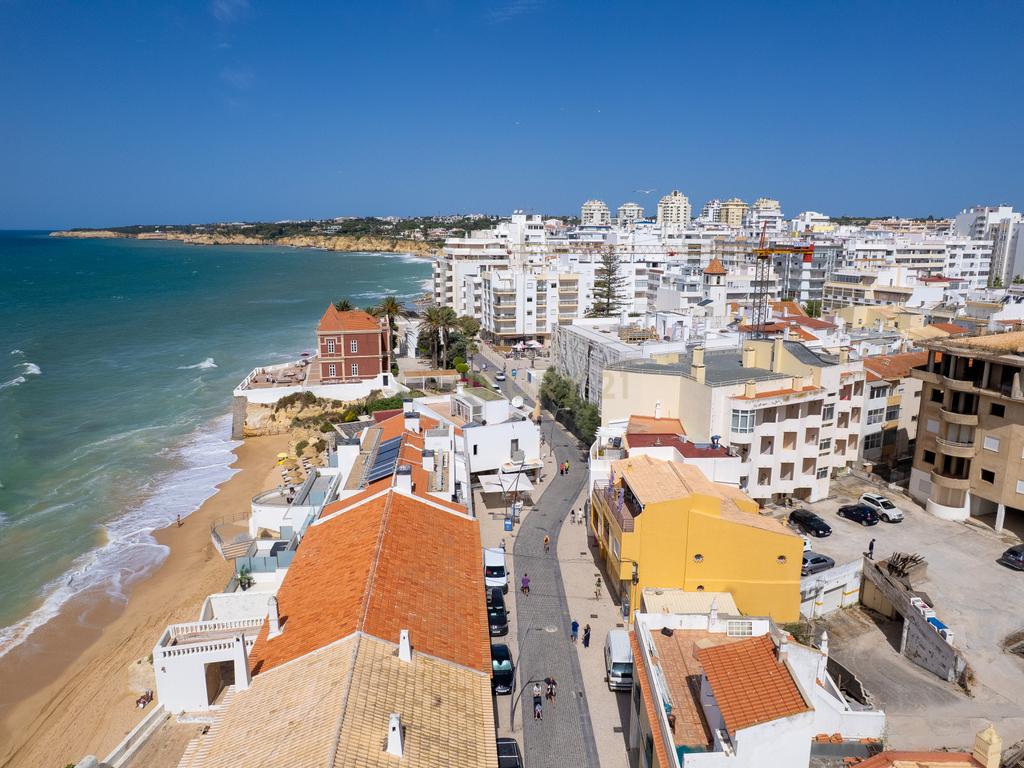 T3 Renovado a 50 Metros da Praia em Armação de Pêra - Image 30