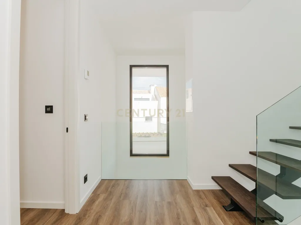 Moradia T4 com piscina e 3 suites | A escolha inteligente para viver com mais espaço a minutos de Lisboa - Image 26