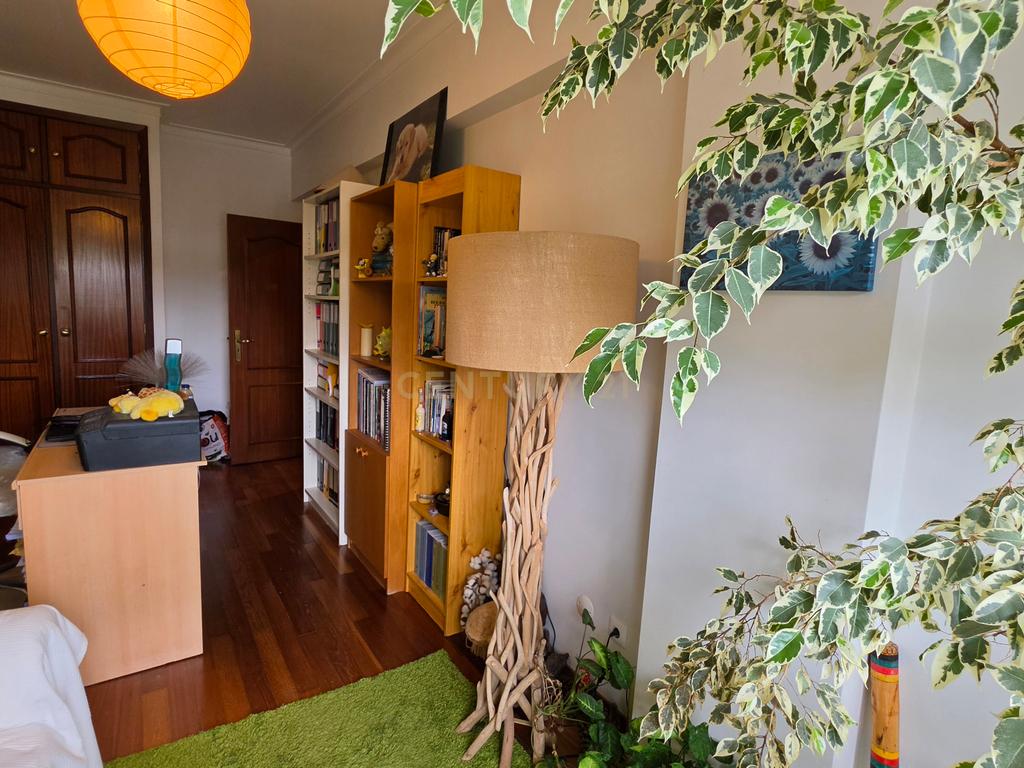 Apartamento Duplex T5 no centro de Palmela - Image 34