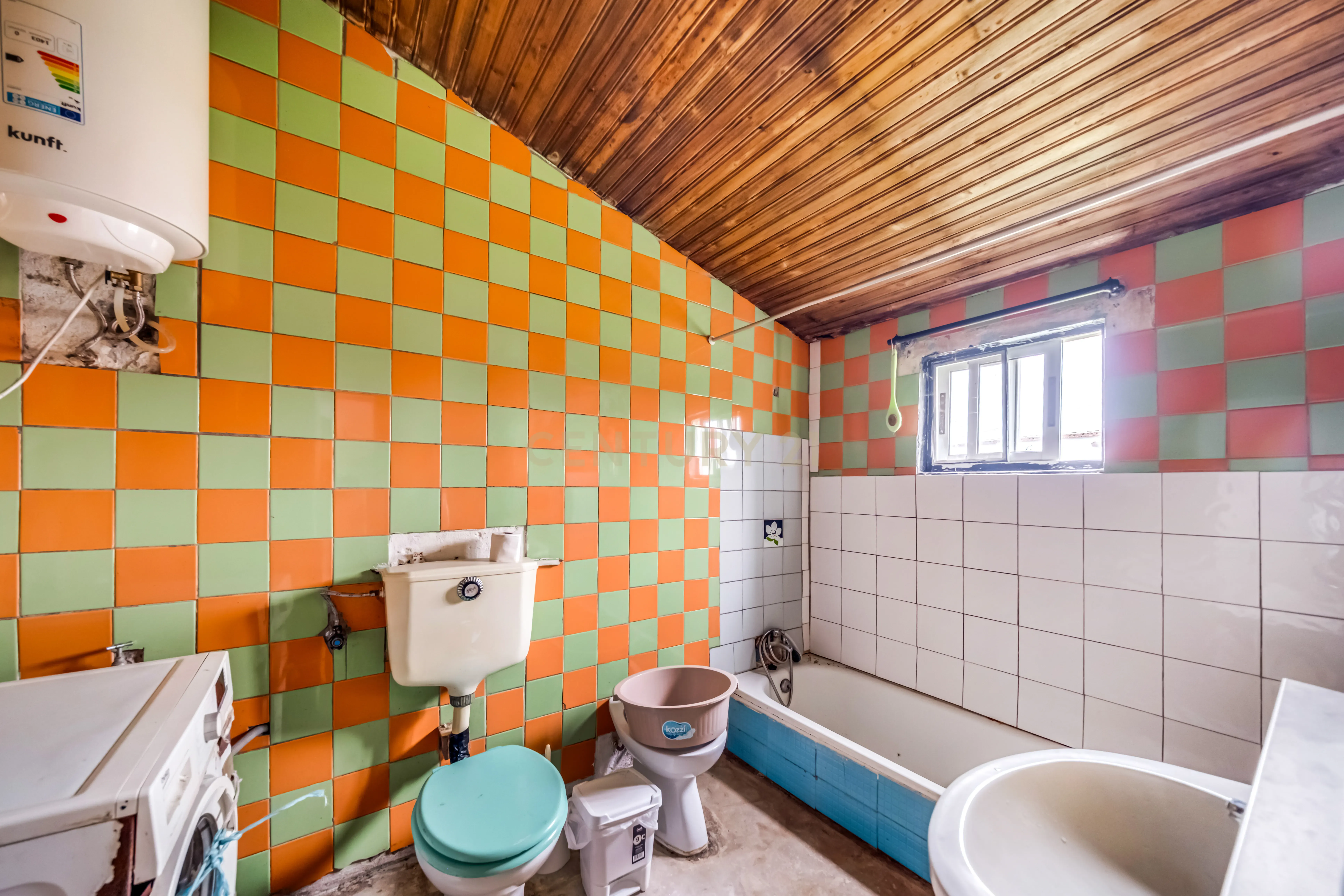 Fotografia 12 de Moradia para Remodelar com Terreno | Vila do Porto Judeu