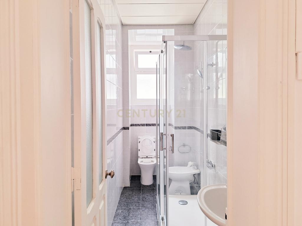  Apartamento T3+2 para Arrendamento em Campolide - Image 3