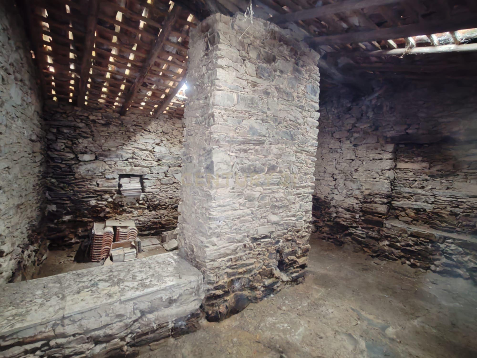 Fotografia 9 de Monte alentejano com 11,9 hectares e casa em Santana da Serra