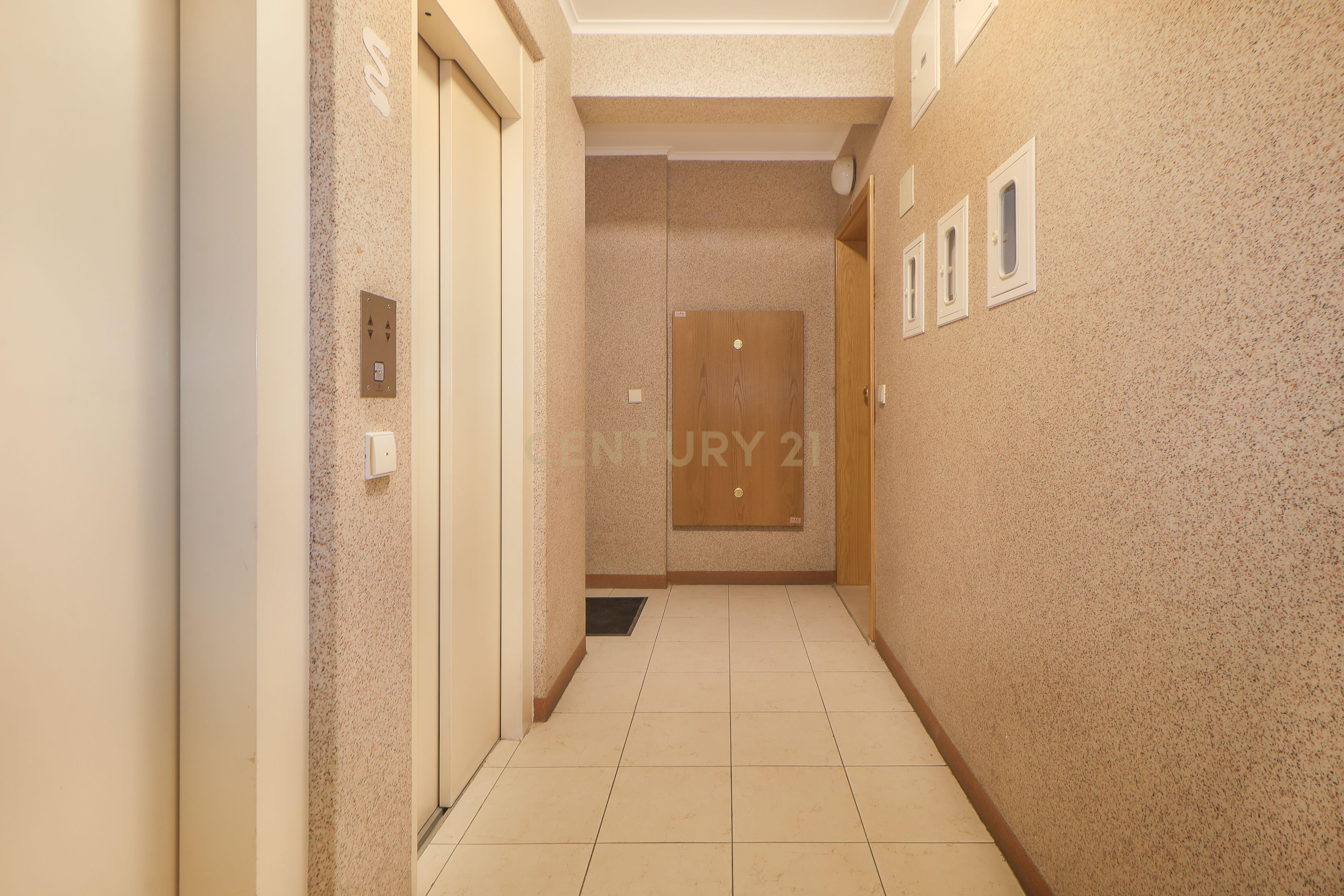 Fotografia 4 de Apartamento T2 com boas áreas, arrecadação e 1 varanda em prédio com elevador no Bairro Afonso Costa | Rua Ângela Pinto, Setúbal