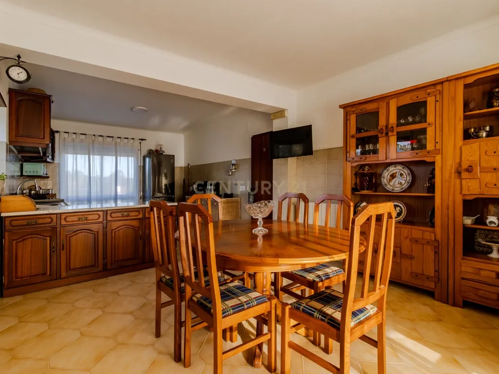 Moradia multifamiliar com rendimento imediato | 2.000 m² de terreno | A apenas 4,5 km de Fátima - Image 20