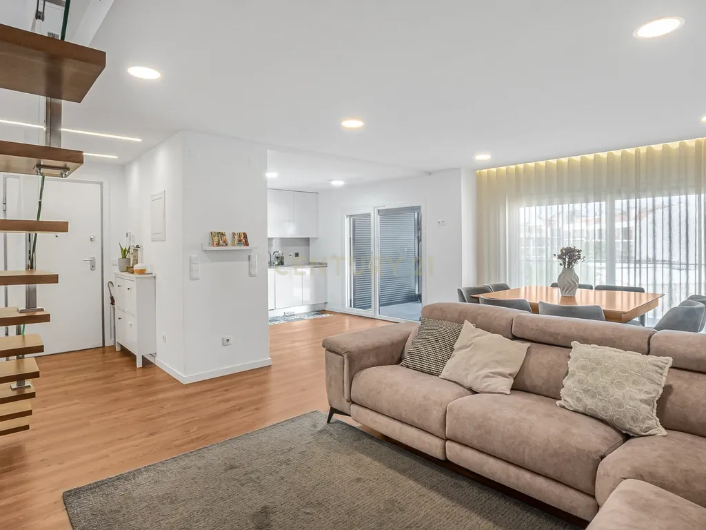 T3 duplex - Quinta da Fábrica - Corroios - Image 13