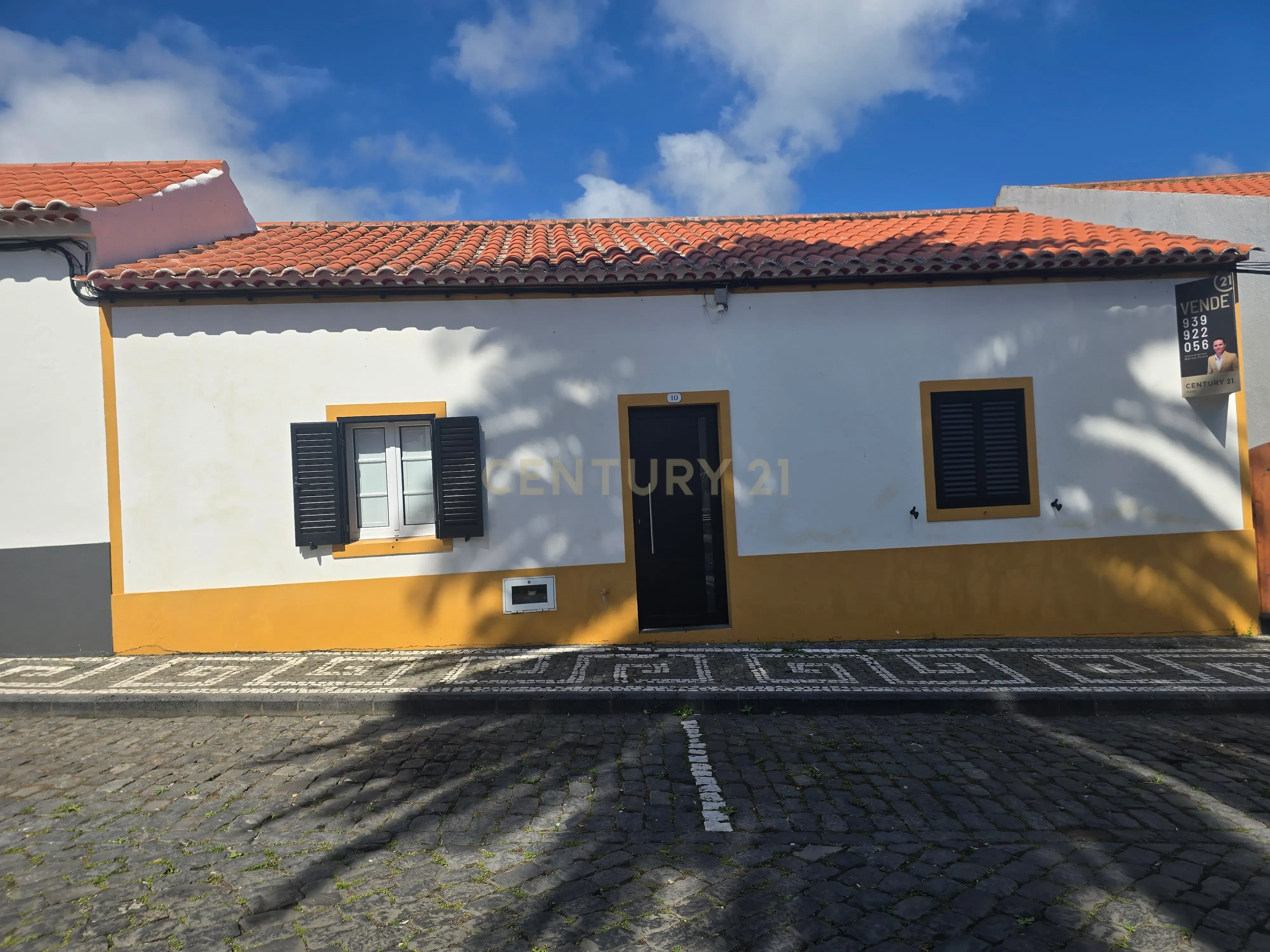 Fotografia 3 de Moradia Renovada no Centro da Vila do Nordeste – Excelente Oportunidade